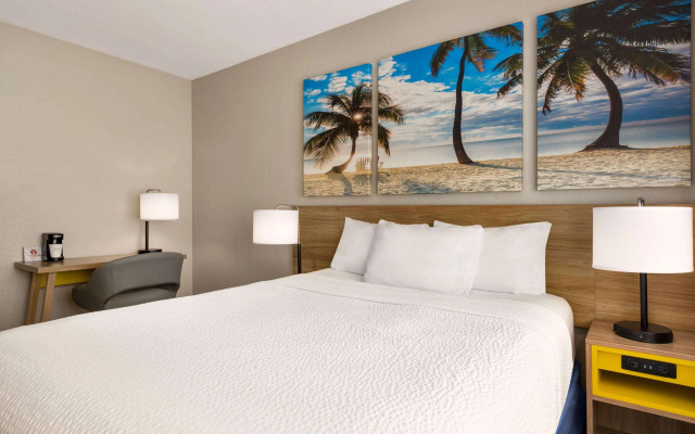 photo 5 of Days Inn by Wyndham Miami Airport North