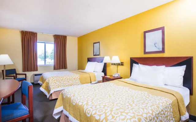 photo 4 of Days Inn By Wyndham Milan Sandusky South