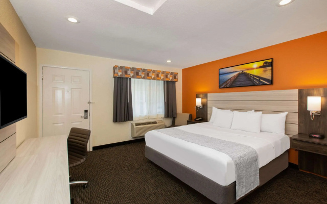 photo 4 of Days Inn by Wyndham Monterey-Fisherman's Wharf Aquarium