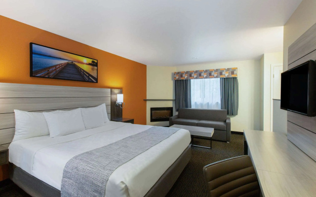 photo 5 of Days Inn by Wyndham Monterey-Fisherman's Wharf Aquarium