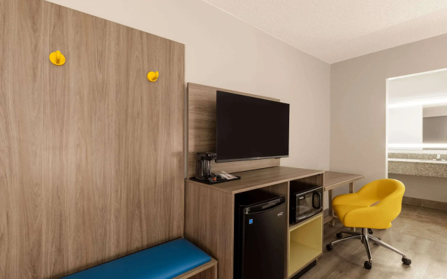 photo 5 of Days Inn by Wyndham Mooresville Lake Norman