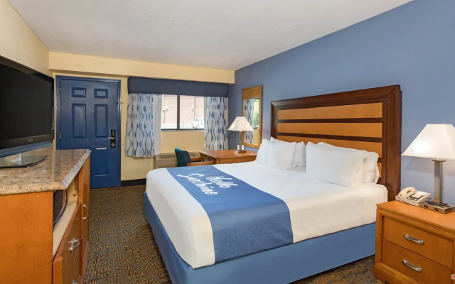 photo 5 of Days Inn by Wyndham Renfro Valley Mount Vernon Hotel