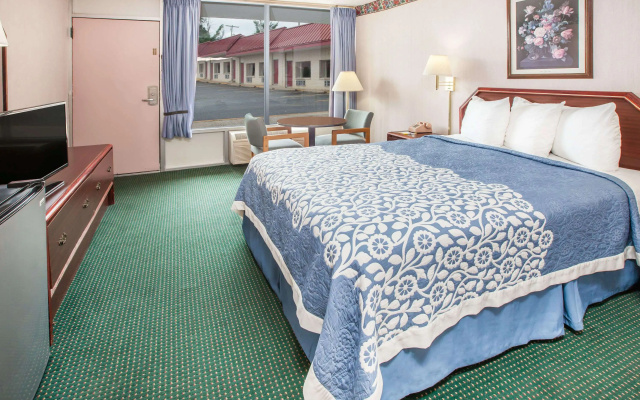 photo 3 of Days Inn by Wyndham Mountain View