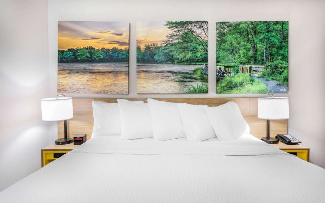 photo 3 of Days Inn by Wyndham N Orlando/Casselberry