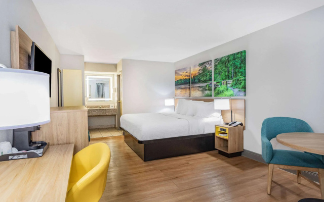 photo 4 of Days Inn by Wyndham N Orlando/Casselberry