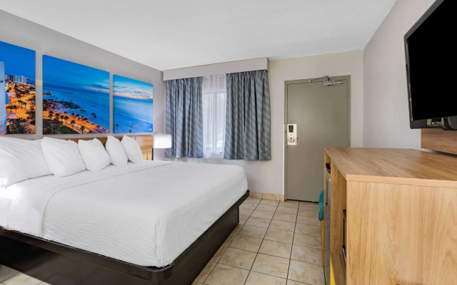 photo 5 of Days Inn by Wyndham N Orlando/Casselberry
