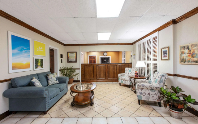 photo 2 of Days Inn by Wyndham Natchez