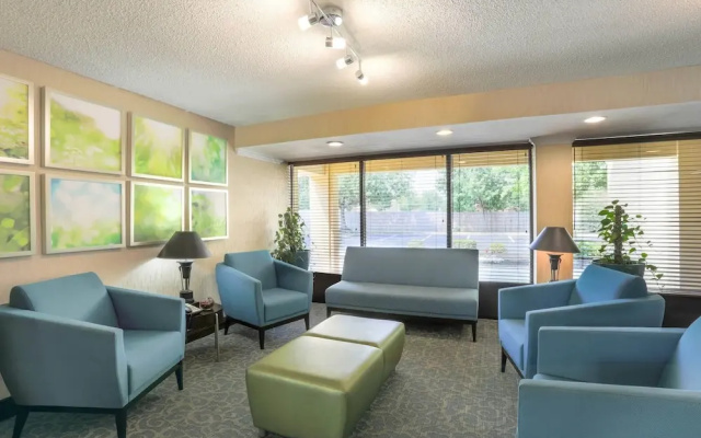photo 3 of Days Inn Newark Delaware
