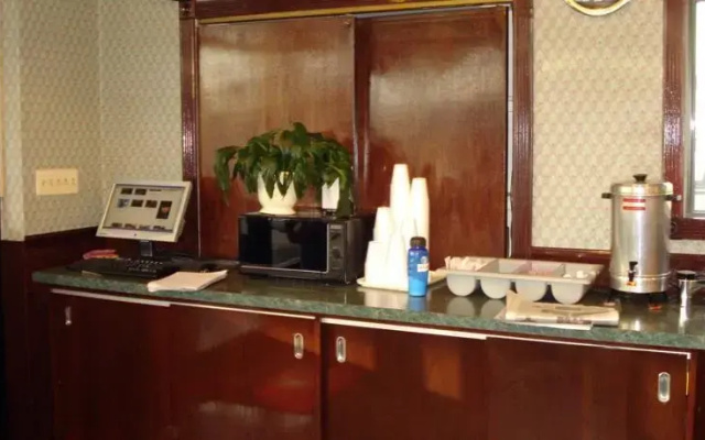 photo 4 of Days Inn Newark Liberty International Airport
