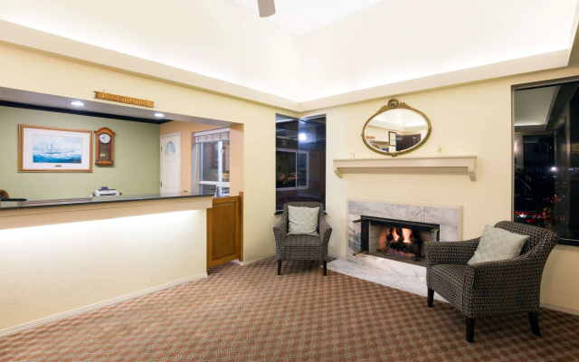 photo 2 of Days Inn by Wyndham Newport OR