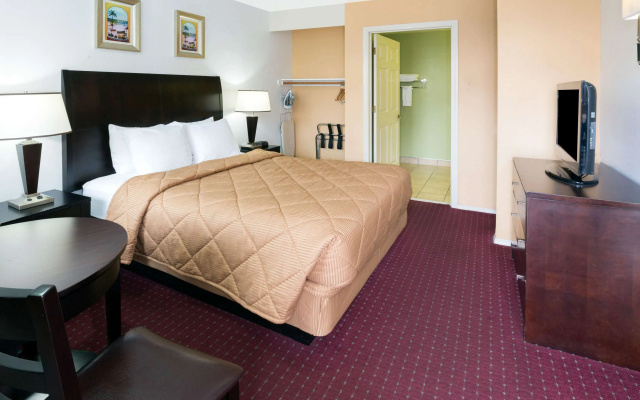 photo 3 of Days Inn by Wyndham Newport OR