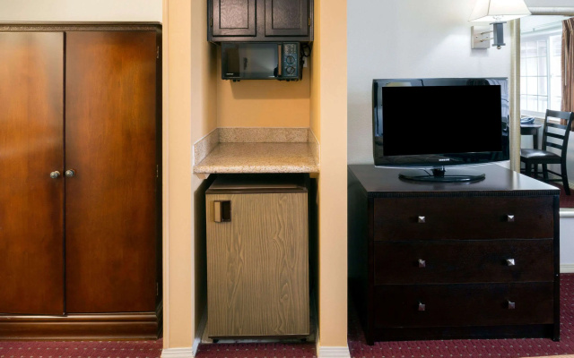 photo 5 of Days Inn by Wyndham Newport OR