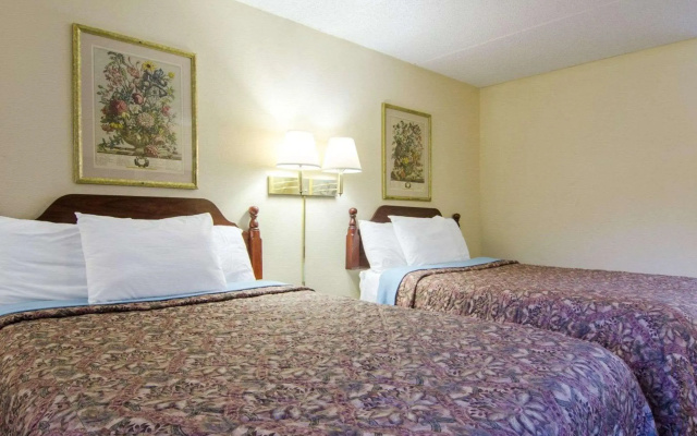 photo 4 of Rodeway Inn Norcross