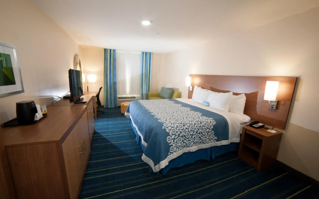 photo 4 of Arya Inn & Suites Farmers Branch
