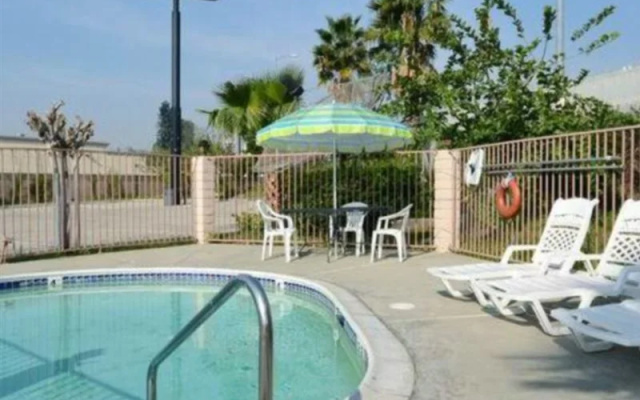photo 3 of Days Inn By Wyndham Ontario Airport