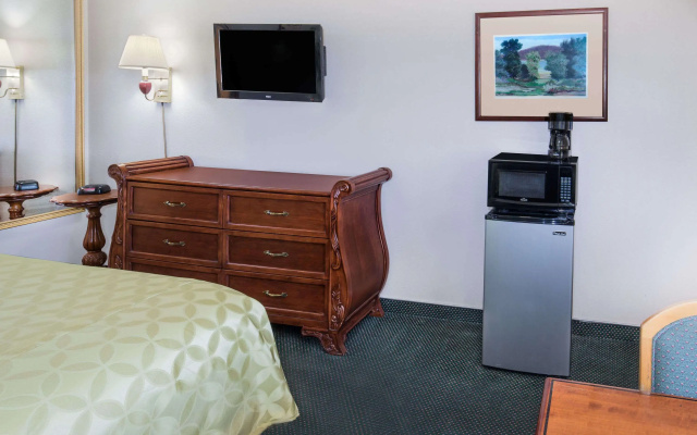photo 3 of Days Inn by Wyndham Ontario Airport