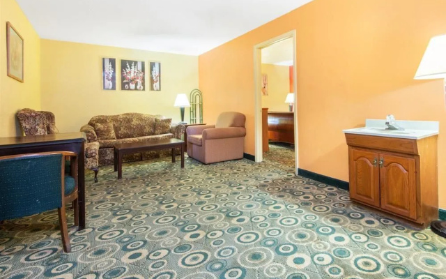 photo 2 of Days Inn Opelika