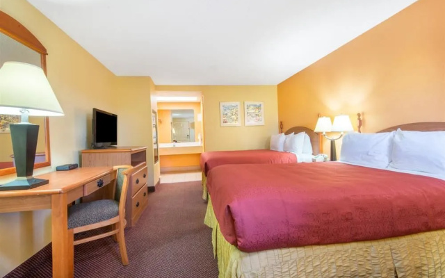 photo 3 of Days Inn Opelika