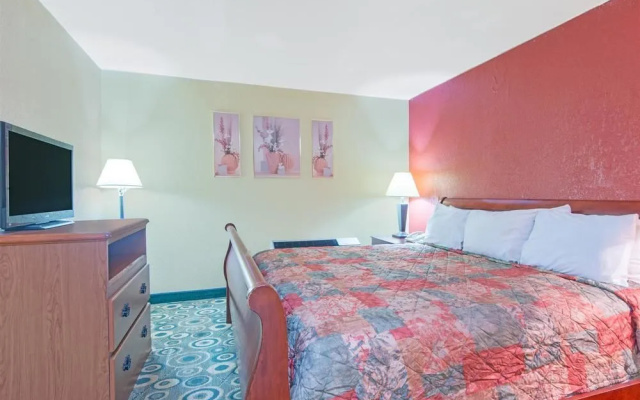 photo 4 of Days Inn Opelika