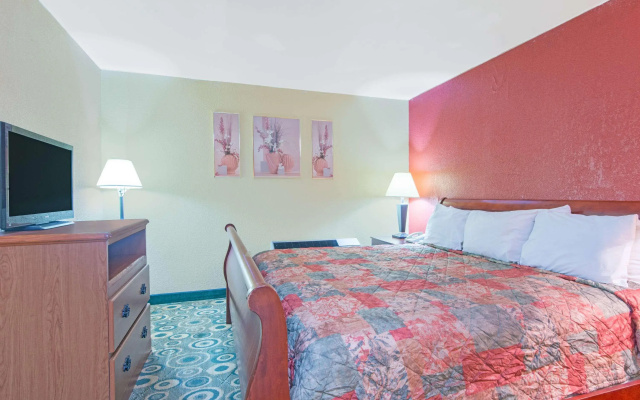 photo 3 of Days Inn by Wyndham Opelika