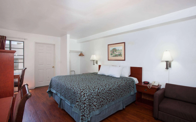 photo 4 of Days Inn by Wyndham Orange Anaheim