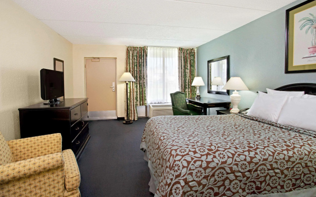 photo 5 of Days Inn by Wyndham Orlando Airport Florida Mall