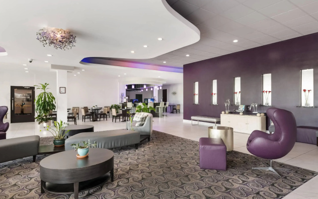 photo 2 of Clarion Inn & Suites Across From Universal Orlando Resort