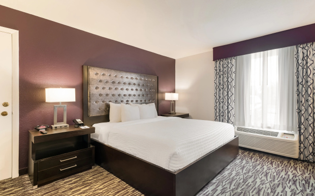 photo 4 of Clarion Inn & Suites Across From Universal Orlando Resort