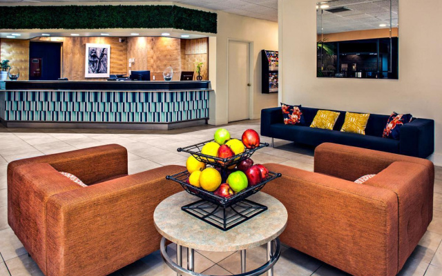 photo 2 of Days Inn Phoenix And Conference Center