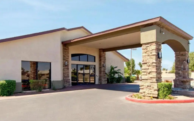 photo 4 of Days Inn Phoenix Interstate Highway 10 West