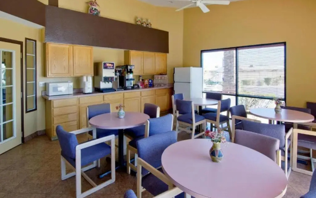 photo 5 of Days Inn Phoenix Interstate Highway 10 West