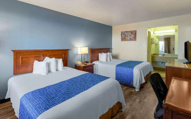 photo 3 of Rodeway Inn Phoenix North I-17