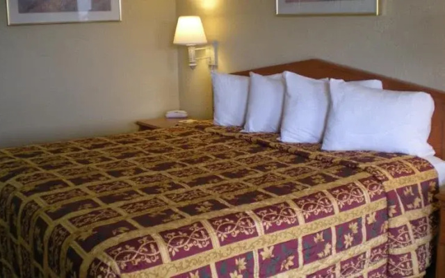 photo 4 of Days Inn Phoenix West