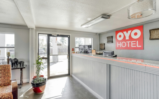 photo 2 of OYO Hotel Pineville LA Hwy 165