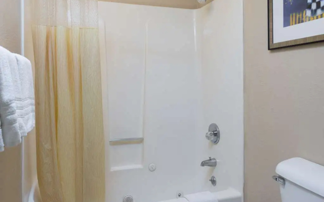 photo 2 of Days Inn Pinole Berkeley