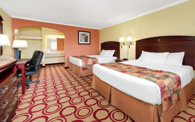 photo 4 of Days Inn Plainview