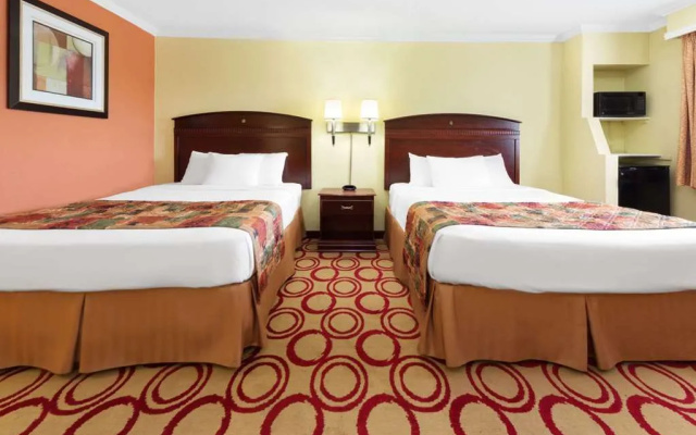 photo 5 of Days Inn Plainview