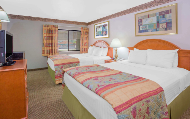 photo 4 of Days Inn by Wyndham Portage