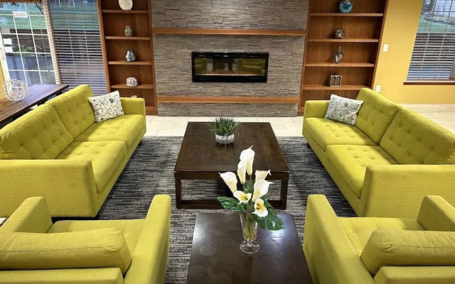 photo 2 of Country Inn & Suites By Radisson, Delta Park North Portland