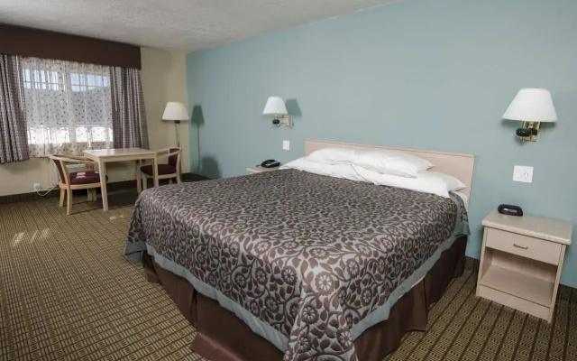 photo 3 of Days Inn by Wyndham Portland Central