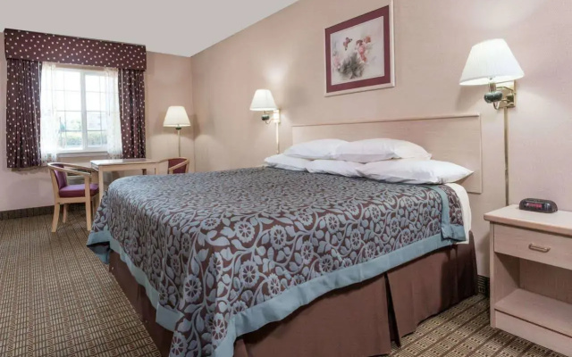 photo 5 of Days Inn by Wyndham Portland Central