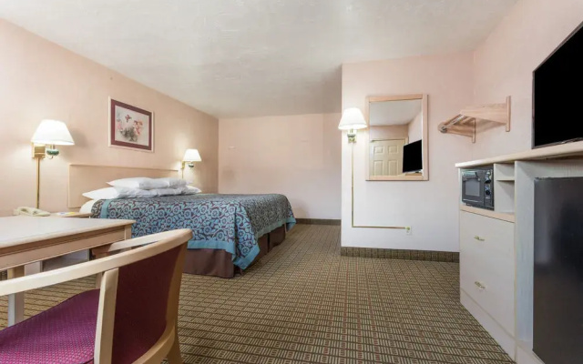 photo 5 of Days Inn Portland Central