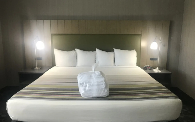 photo 4 of Country Inn & Suites by Radisson, Delta Park North Portland