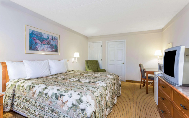 photo 4 of Econo Lodge Richmond-North Chesterfield