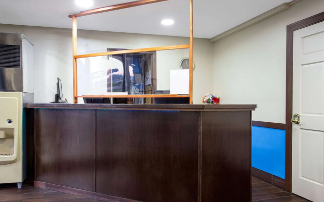 photo 3 of Travelodge by Wyndham Richmond IN