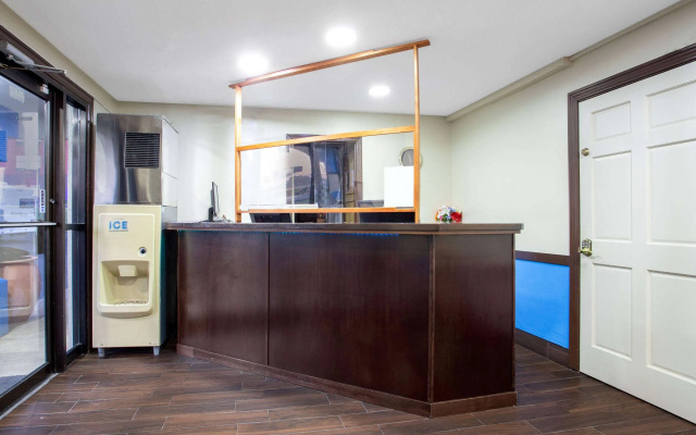 photo 4 of Travelodge by Wyndham Richmond IN