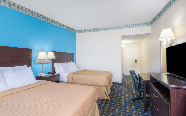 photo 3 of Days Inn by Wyndham Roanoke/Hollins Near I-81
