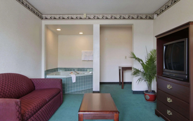 photo 5 of Days Inn by Wyndham Roanoke Civic Center