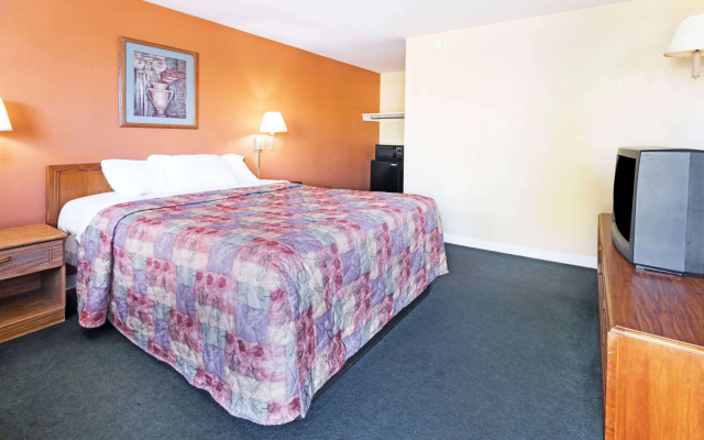 photo 4 of Days Inn by Wyndham Henrietta/Rochester Area