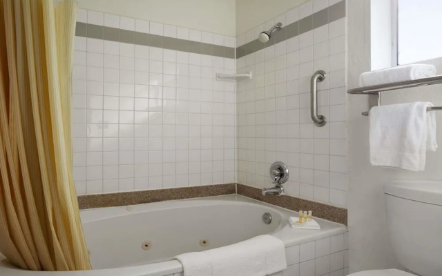 photo 4 of Days Inn By Wyndham Rocklin/Sacramento
